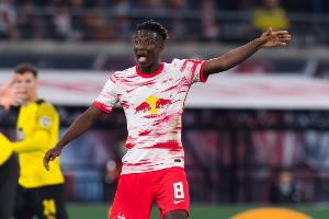 隊報：朗斯已經(jīng)談妥海達拉的轉(zhuǎn)會，300萬歐元轉(zhuǎn)會費簽約至2029年