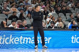 馬刺主帥：球隊今天缺乏專注力 卡斯爾復(fù)出狀態(tài)不錯&充滿侵略性