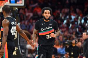 外線有譜！上半場(chǎng)巴恩斯三分7中4拿14分 尚帕尼三分5中3得10分