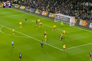 阿瑪?shù)律溟T擊中阿格巴杜手臂！英超官方：VAR檢查確認不是手球