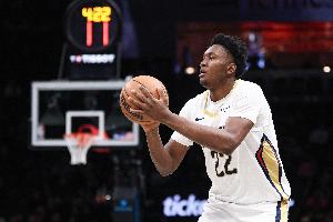 奎因作為新秀得到三雙 鵜鶘隊(duì)史第三人&比肩保羅和達(dá)倫·科里森