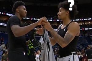 哈珀懵了??奎因交換球衣拍完照又把自己的球衣要回去了