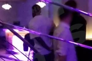 又出事！太陽報(bào)：伊萬·托尼在酒吧頭撞球迷，致人流血被上銬帶走