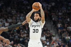 真射手！朱利安·尚帕尼三分9中5拿到17分6板3助2斷 正負(fù)值+13