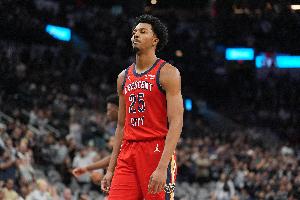 展開(kāi)反擊！赫伯特·瓊斯打成2+1后墨菲扣籃 鵜鶘連得5分打停馬刺