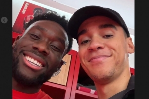 戴維斯傷愈復出！“病友”穆西亞拉社媒曬兩人開心合照紀念