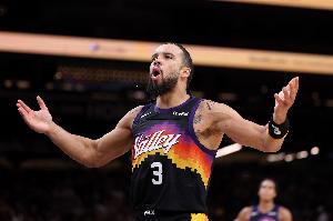 狄龍是NBA最大的反派嗎？哈利：可能是吧 但我很喜歡他的能量