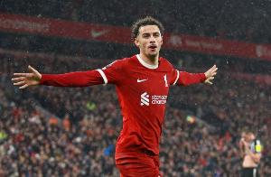 柯蒂斯·瓊斯歐冠面對逼搶傳球成功率92%，中場球員第三高