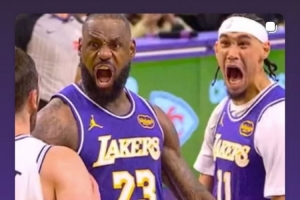 詹姆斯炸裂隔扣&海斯在一旁怒吼更夸張 后者轉(zhuǎn)發(fā)同框照