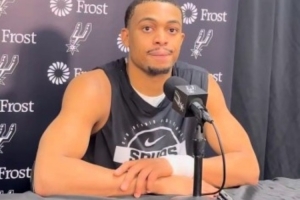 凱爾登：詹姆斯在這個(gè)年紀(jì)還能保持這個(gè)狀態(tài) 真是令人欽佩