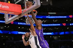 防線告急！湖人最近6場(chǎng)場(chǎng)均失分122分 對(duì)手三分命中率45%進(jìn)16.5記