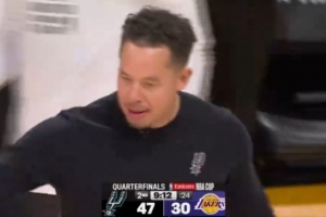 要花？尚帕尼再中三分球 馬刺領(lǐng)先17分打停湖人