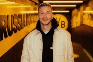 多特名宿羅伊斯昨晚重回威斯特法倫球場(chǎng) 隊(duì)友“大十字”同行