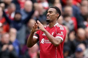 卡里克點評赫拉芬貝赫：防守站位非常有紀(jì)律性且聰明，能向前輸送