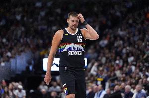 追夢：現(xiàn)在隨便一個內(nèi)線都是小約基奇？去你的吧 約基奇就一個