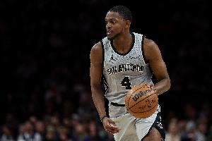 核心控衛(wèi)！福克斯17中8得20分4板3助2斷 正負(fù)值+21全隊最高