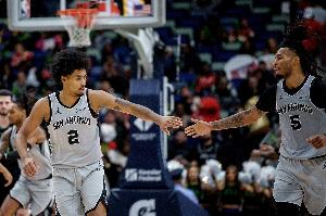 ?？怂梗嚎ㄋ?fàn)?哈珀在場(chǎng)上非常無(wú)私 他倆場(chǎng)下也經(jīng)常待在一起