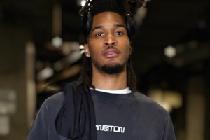 30分10板6助生涯之夜 卡斯?fàn)柕玫秸材匪沟挠H簽球衣