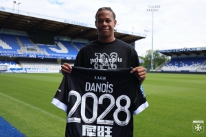 跟隊記者：紐卡關注21歲歐塞爾中場達努瓦，櫻桃曾報1000萬鎊被拒