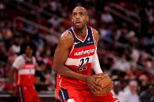 中距離得分占比：米德爾頓33.5%第1 KD20.4%第4 濃眉16.3%第10