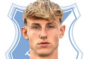 德天空：法蘭克福有意19歲前鋒莫爾斯特德，霍村希望與球員續(xù)約