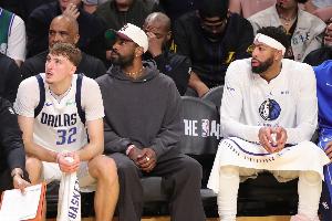 還未合體！美記：獨行俠想先觀察三狀元的表現(xiàn)再決定是否交易濃眉