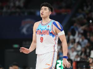 犯規(guī)大戰(zhàn)！新疆&福建全場52次犯規(guī)共3人犯滿 合計(jì)罰球59次