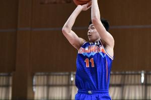 手感不錯！齊麟半場7中4&三分4中2拿到11分 第二節(jié)連中兩記三分