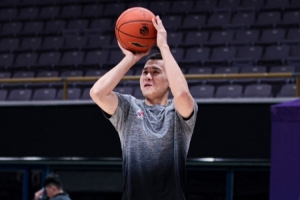 揭幕戰(zhàn)早場(chǎng)訓(xùn)練踩場(chǎng)圖來(lái)了??！大戰(zhàn)在即 北控男籃全力以赴