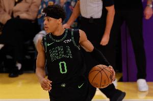 費(fèi)爾斯給聯(lián)盟關(guān)懷行動(dòng)捐款！小喬丹打趣：還不如給我買(mǎi)瓶紅酒