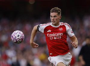 約克雷斯上半場觸球5次、成功傳球1次，均為全場球員最少