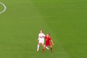 這可是小魔仙啊！迪巴拉這個停球把教練都震撼到了！