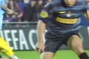 招牌殺招！名場面：大羅鐘擺過掉門將，輕松推射空門！