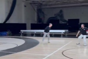 沒有參加勇士的迷你訓(xùn)練營！庫明加自己又在單練了