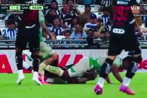 崩潰！場邊的阿莫林喝著水低著頭，這下真的身敗名裂了??