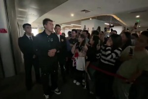 郭艾倫被問怎么保持發(fā)色的：妹保持住?。《嫉羯?，一會買洗發(fā)水