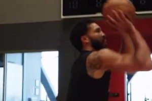 笑噴！蘇超名場(chǎng)面：鎮(zhèn)江和泰州球員先后致敬內(nèi)馬爾??