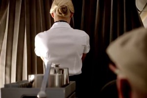 和美女空姐拍廣告！渣叔早期的廣告！這畫風(fēng)有點(diǎn)搞笑~