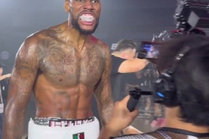 真猛啊！威姆斯在八角籠輕松擊敗惡鼠取勝！后者被擊倒+頭破血流