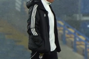 故地重游！穆里尼奧賽前獨自踩場斯坦福橋，滿眼熟悉皆過往