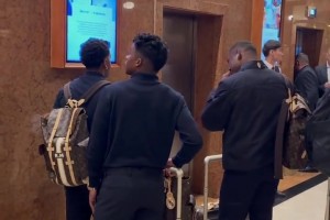 羅德里戈在黑人里算很帥的啊，這不穿球衣也看出羅德里戈很壯