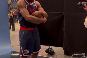 看著又壯了！萊昂納德媒體日的定妝照！希望新賽季保持健康~