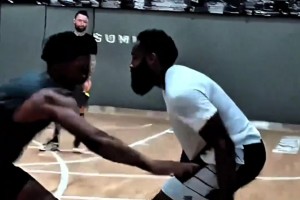 楊毅：在任何一個(gè)運(yùn)動(dòng)員比較中 都沒(méi)聽(tīng)過(guò)本西可以和哈登相提并論