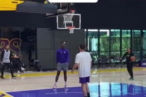 新賽季我湖內(nèi)線就靠你了！艾頓媒體日投籃訓(xùn)練，手感真絲滑??！