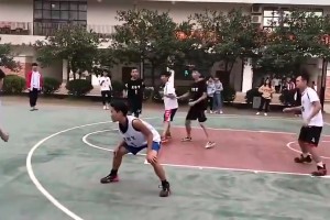 湖人訓(xùn)練營首日，減下30斤的東契奇笑得多開心啊