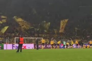 外戰(zhàn)大黃蜂！歐冠主場戰(zhàn)勝對(duì)手，多特賽后球迷互動(dòng)環(huán)節(jié)！