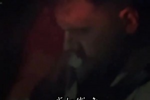 東契奇的生活也是很無聊的，獨自在蘭博基尼里刷手機