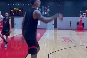 小賈和申京的三分要是開發(fā)出來，下賽季的火箭空間可太優(yōu)秀了！