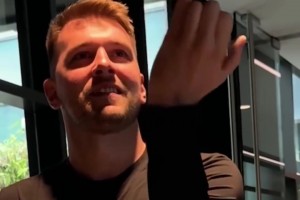 誰才是湖人的轉球大師？東契奇居然能無縫換手指轉????