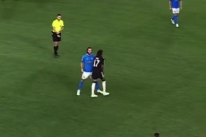 世界名畫！萊奧：不好意思，你們7個被我包圍了！